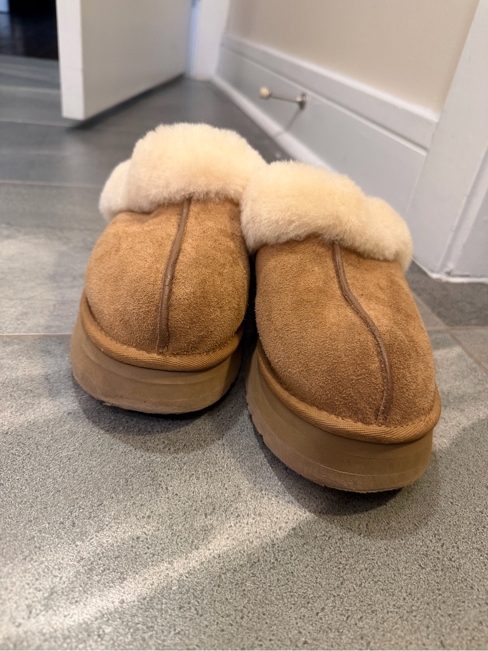 Ugg Disquette Slippers in Chestnut - Picture 4 of 7